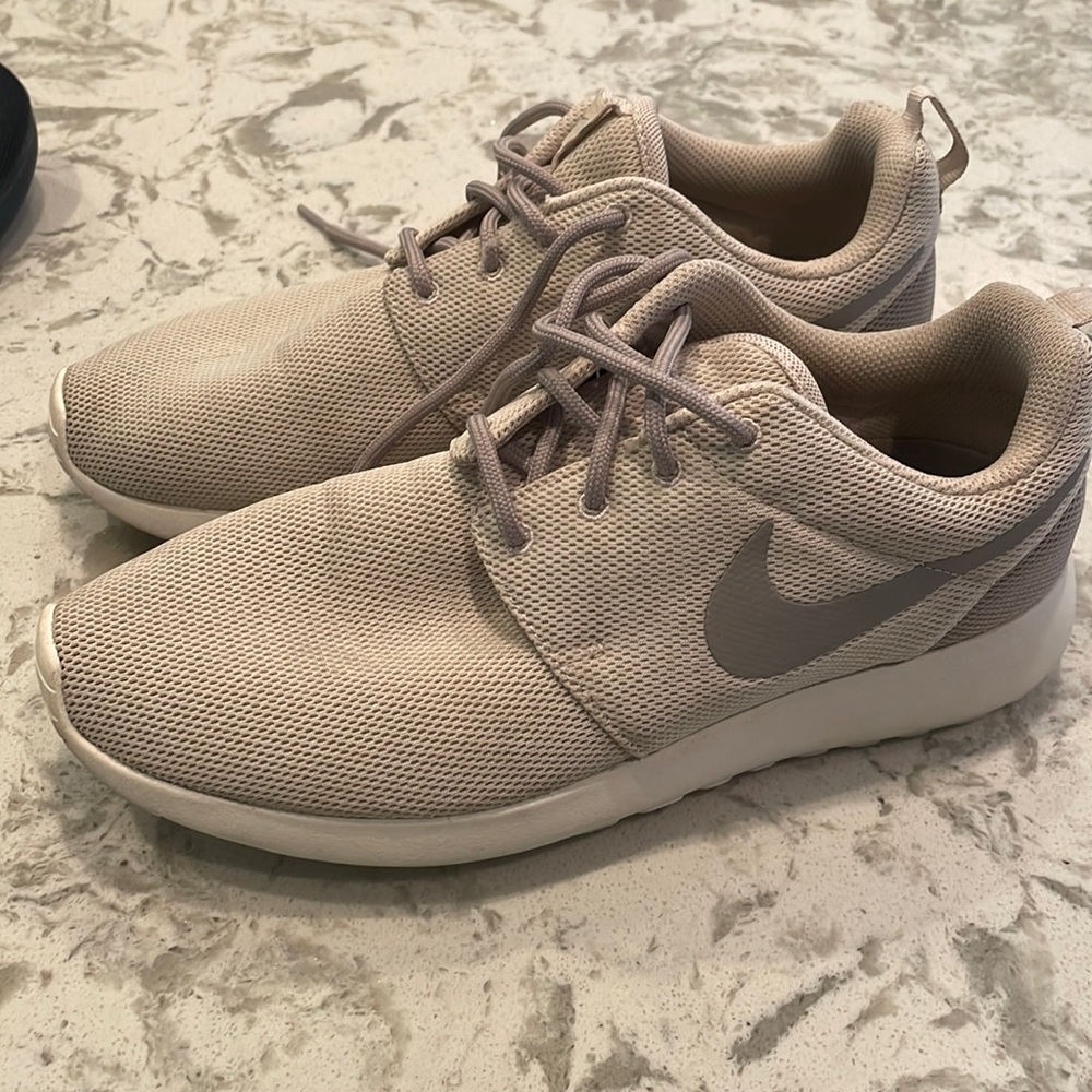 Nike womens 8